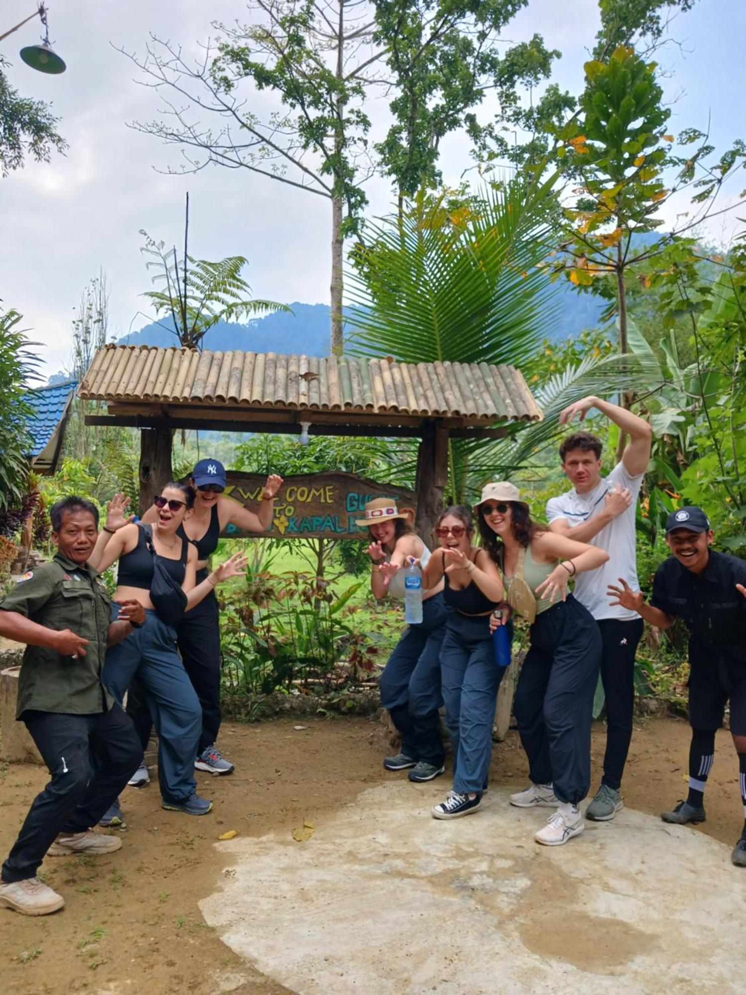 Batu Kapal Guest House & Jungle Trekking Bukit Lawang Exterior foto